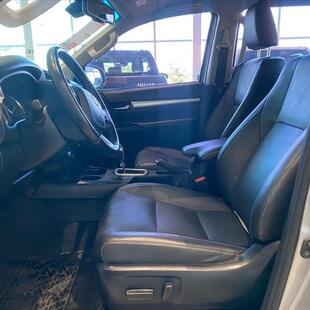 Toyota HILUX 2.8 D-4D TURBO DIESEL CD SRX 4X4 AUTOMÁTICO