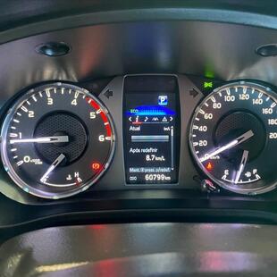 Toyota HILUX 2.8 D-4D TURBO DIESEL CD SRX 4X4 AUTOMÁTICO