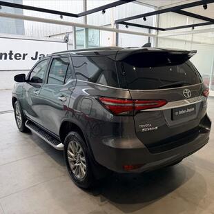 Toyota HILUX SW4 2.8 D-4D TURBO DIESEL SRX 7L 4X4 AUTOMÁTICO