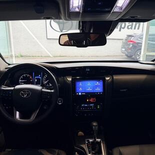 Toyota HILUX SW4 2.8 D-4D TURBO DIESEL SRX 7L 4X4 AUTOMÁTICO