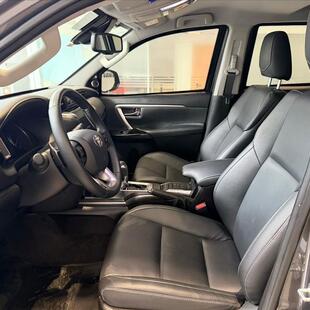 Toyota HILUX SW4 2.8 D-4D TURBO DIESEL SRX 7L 4X4 AUTOMÁTICO