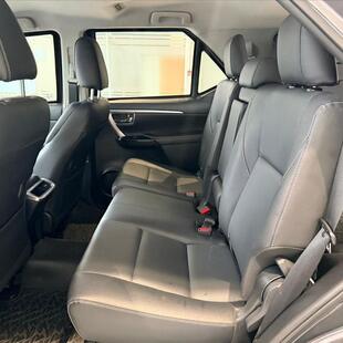 Toyota HILUX SW4 2.8 D-4D TURBO DIESEL SRX 7L 4X4 AUTOMÁTICO