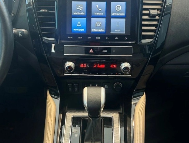 galeria PAJERO SPORT