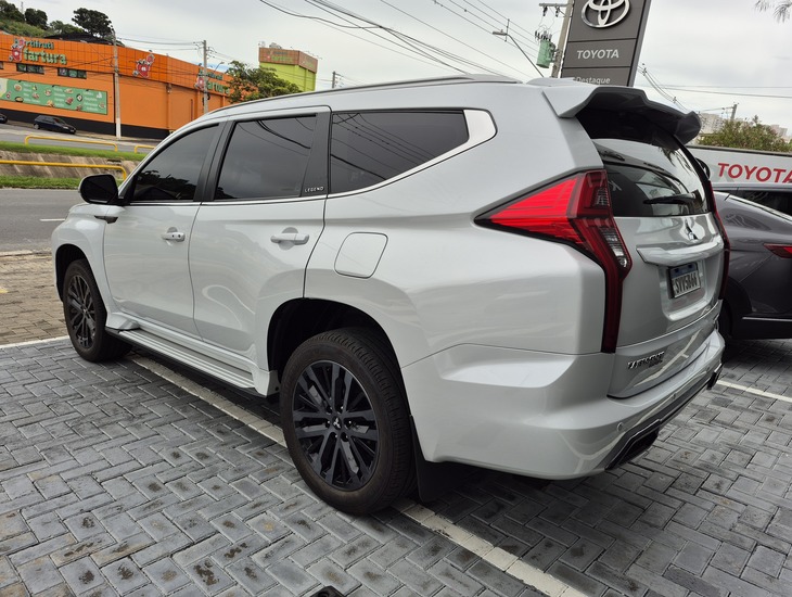 galeria PAJERO SPORT