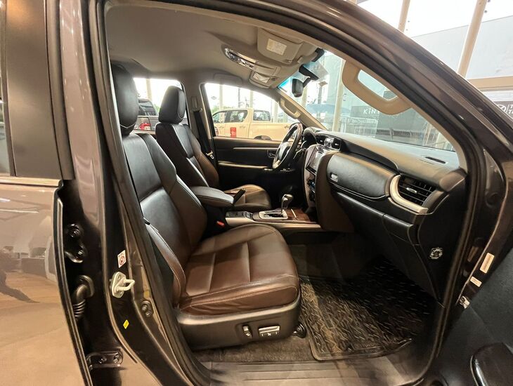 galeria SW4 SRX 7 LUGARES 2.8 4X4