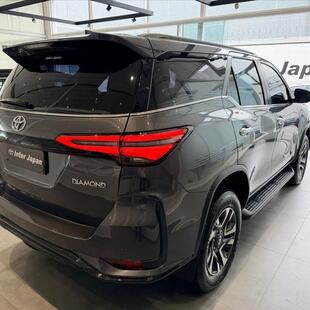 Toyota HILUX SW4 2.8 D-4D TURBO DIESEL DIAMOND 7L 4X4 AUTOMÁTICO