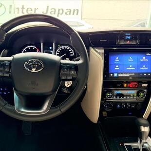 Toyota HILUX SW4 2.8 D-4D TURBO DIESEL DIAMOND 7L 4X4 AUTOMÁTICO