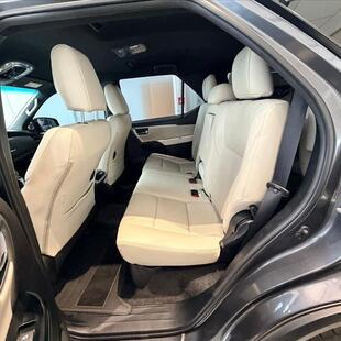 Toyota HILUX SW4 2.8 D-4D TURBO DIESEL DIAMOND 7L 4X4 AUTOMÁTICO