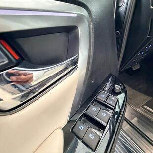 Toyota HILUX SW4 2.8 D-4D TURBO DIESEL DIAMOND 7L 4X4 AUTOMÁTICO