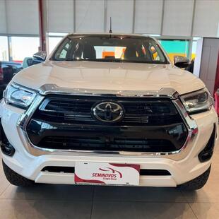 Toyota HILUX 2.8 D-4D TURBO DIESEL CD SRX PLUS 4X4 AUTOMÁTICO