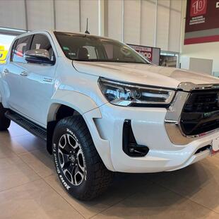 Toyota HILUX 2.8 D-4D TURBO DIESEL CD SRX PLUS 4X4 AUTOMÁTICO
