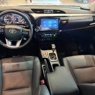 Toyota HILUX 2.8 D-4D TURBO DIESEL CD SRX PLUS 4X4 AUTOMÁTICO