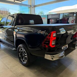 Toyota HILUX 2.8 D-4D TURBO DIESEL CD SRX 4X4 AUTOMÁTICO