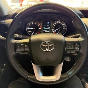Toyota HILUX 2.8 D-4D TURBO DIESEL CD SRX 4X4 AUTOMÁTICO