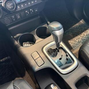 Toyota HILUX 2.8 D-4D TURBO DIESEL CD SRX 4X4 AUTOMÁTICO