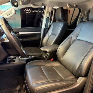 Toyota HILUX 2.8 D-4D TURBO DIESEL CD SRX 4X4 AUTOMÁTICO
