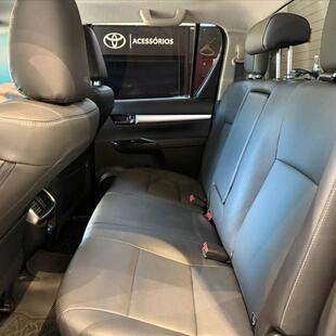 Toyota HILUX 2.8 D-4D TURBO DIESEL CD SRX 4X4 AUTOMÁTICO