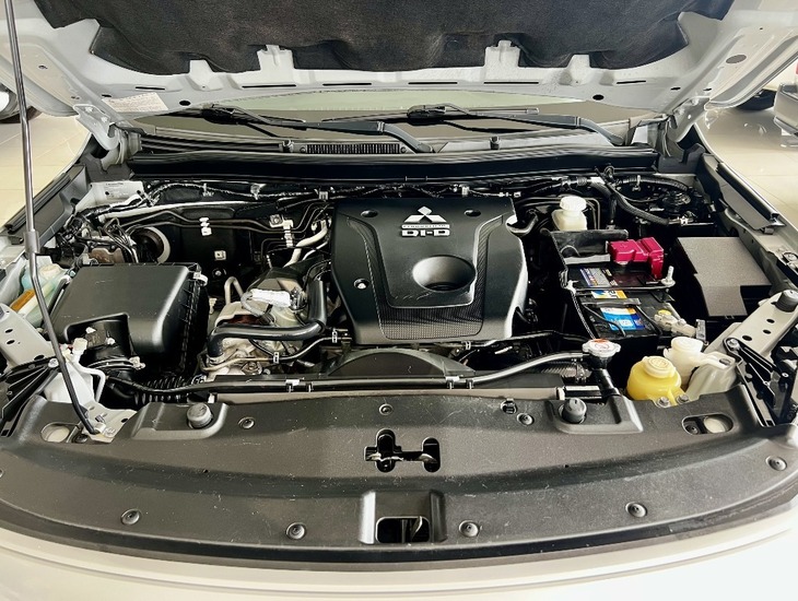 galeria PAJERO SPORT