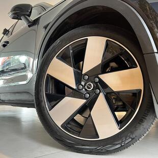 Volvo C40 Recharge (Elétrico)
