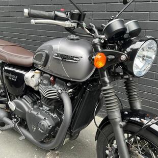 Triumph Bonneville T120 Black