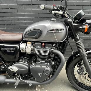 Triumph Bonneville T120 Black