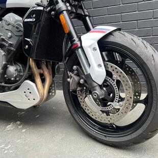 Triumph Trident 660 Triple Tribute