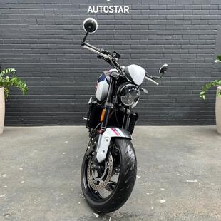 Triumph Trident 660 Triple Tribute