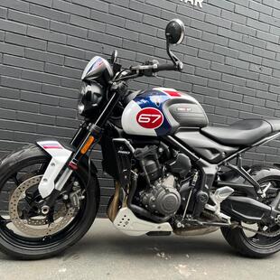Triumph Trident 660 Triple Tribute