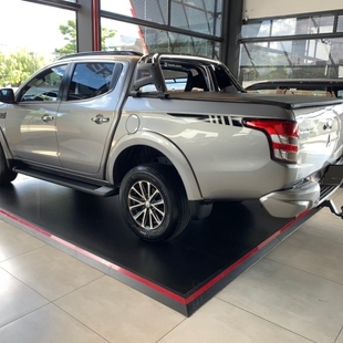 Mitsubishi L200 TRITON 2.4 16V TURBO DIESEL SPORT HPE-S CD 4P 4X4 AUTOMÁTICO