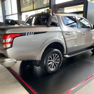 Mitsubishi L200 TRITON 2.4 16V TURBO DIESEL SPORT HPE-S CD 4P 4X4 AUTOMÁTICO