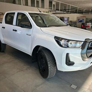 Toyota HILUX 2.8 D-4D TURBO DIESEL CD POWER PACK 4X4 AUTOMÁTICO