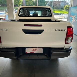 Toyota HILUX 2.8 D-4D TURBO DIESEL CD POWER PACK 4X4 AUTOMÁTICO