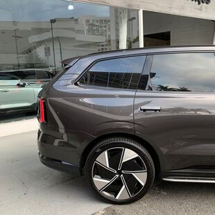 Volvo EX90 Twin Ultra P8