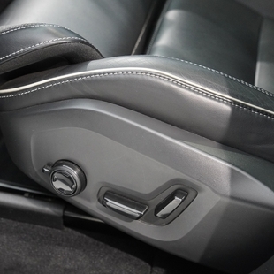 Volvo XC60 2.0 T8 RECHARGE ULTIMATE DARK AWD GEARTRONIC