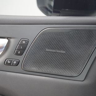 Volvo XC60 2.0 T8 RECHARGE ULTIMATE DARK AWD GEARTRONIC