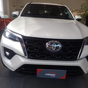 Toyota HILUX SW4 2.8 D-4D TURBO DIESEL SRX 7L 4X4 AUTOMÁTICO