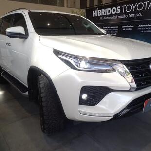 Toyota HILUX SW4 2.8 D-4D TURBO DIESEL SRX 7L 4X4 AUTOMÁTICO