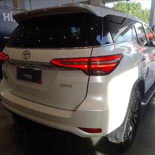 Toyota HILUX SW4 2.8 D-4D TURBO DIESEL SRX 7L 4X4 AUTOMÁTICO