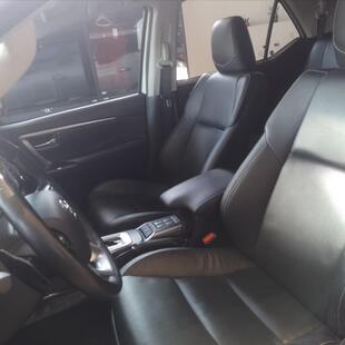 Toyota HILUX SW4 2.8 D-4D TURBO DIESEL SRX 7L 4X4 AUTOMÁTICO