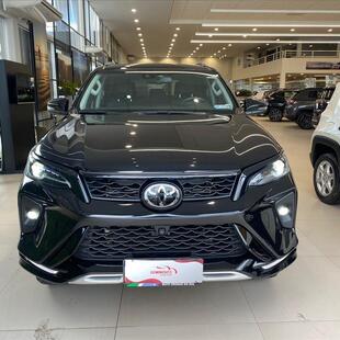 Toyota HILUX SW4 2.8 D-4D TURBO DIESEL SRX PLATINUM 7L 4X4 AUTOMÁTICO