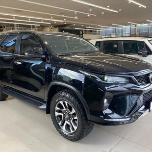 Toyota HILUX SW4 2.8 D-4D TURBO DIESEL SRX PLATINUM 7L 4X4 AUTOMÁTICO