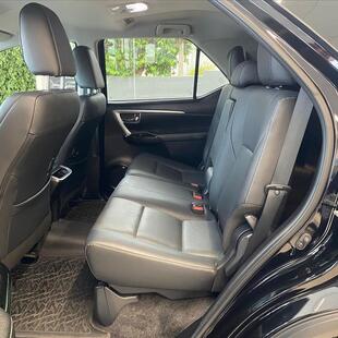 Toyota HILUX SW4 2.8 D-4D TURBO DIESEL SRX PLATINUM 7L 4X4 AUTOMÁTICO