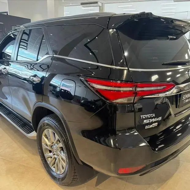 Toyota HILUX SW4 2.8 D-4D TURBO DIESEL SRX PLATINUM 7L 4X4 AUTOMÁTICO