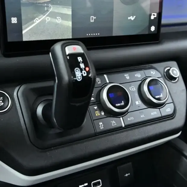 Land Rover Defender 90 D300 HSE Diesel Aut.( Hibr.)