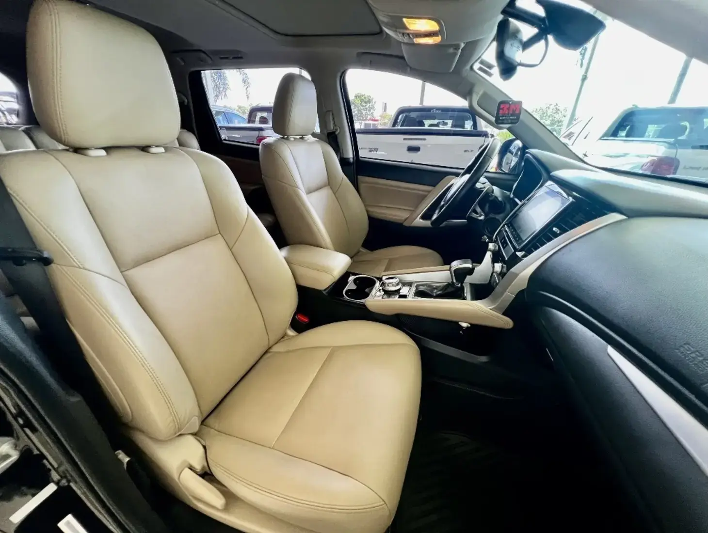 galeria PAJERO SPORT