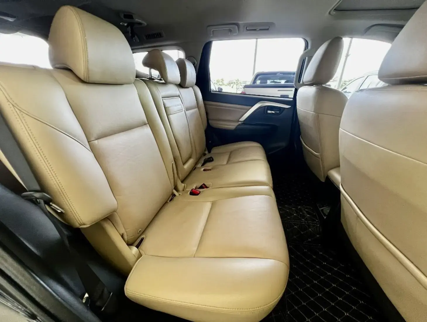 galeria PAJERO SPORT