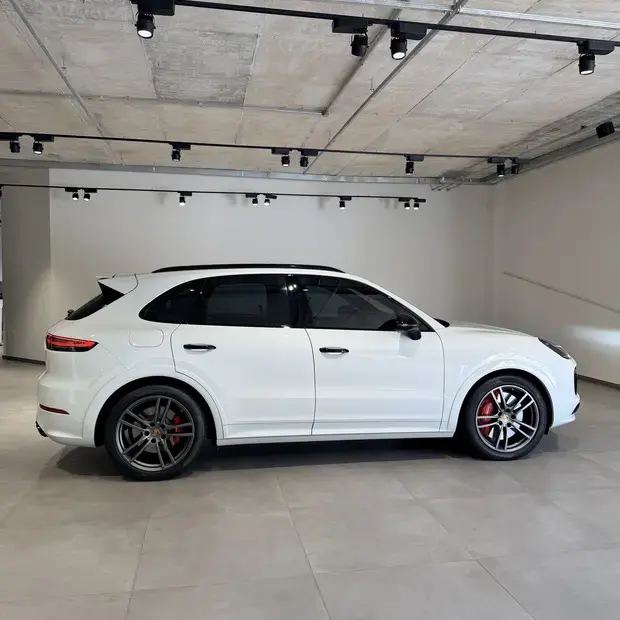 Porsche Cayenne Turbo 4.0 V8 550cv