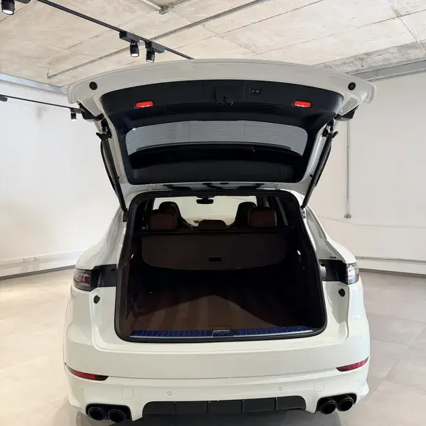 Porsche Cayenne Turbo 4.0 V8 550cv