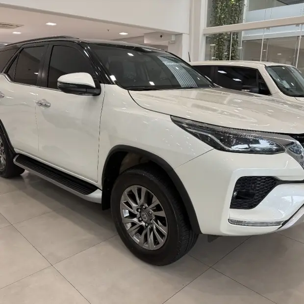 Toyota HILUX SW4 2.8 D-4D TURBO DIESEL SRX 4X4 AUTOMÁTICO