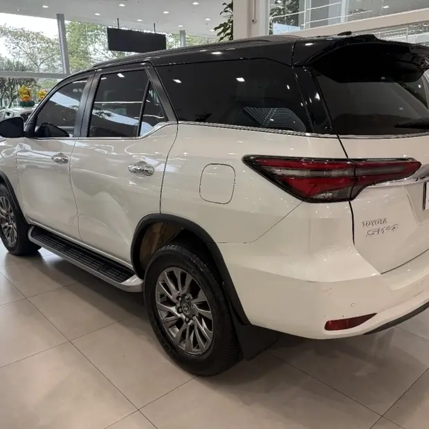 Toyota HILUX SW4 2.8 D-4D TURBO DIESEL SRX 4X4 AUTOMÁTICO